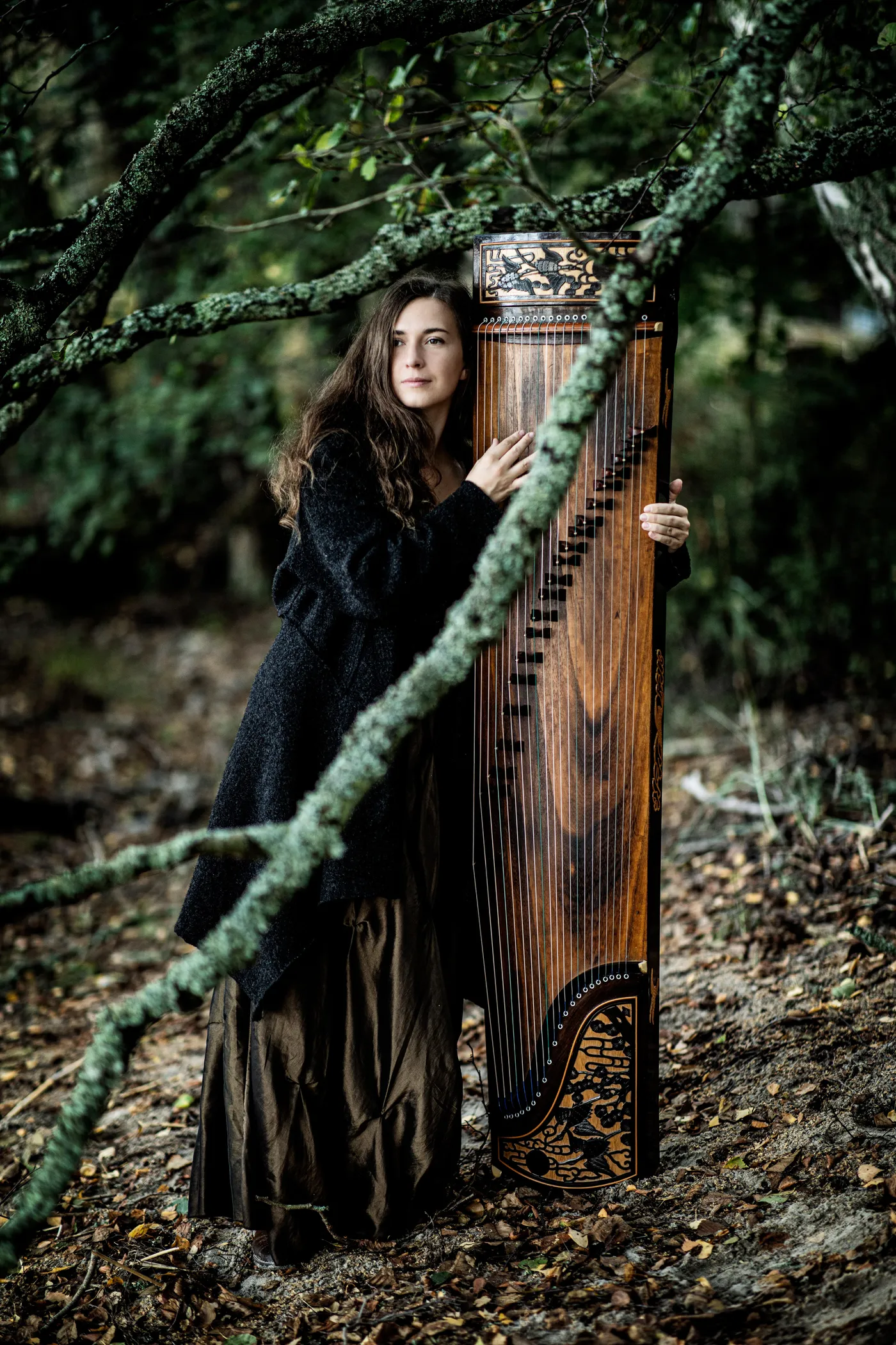 Barbora Xu standing with her guzheng